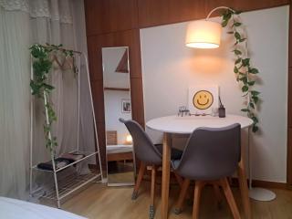 Comfort House 2 bed room Hwagok Station 4minutes Gimpo Airport 10 minutes - 5