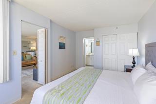 Enjoy the Waikiki Banyan with ocean fun, top amenities, and prime location! (11104) - Honolulu - 1