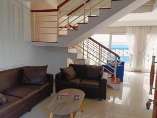 Lovena Luxury Homestay Solo - Grogol - 8