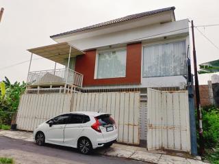 Lovena Luxury Homestay Solo - Grogol - 0