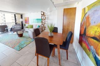 Stunning High-Rise Corner Condo with Panoramic Ocean & City Views and Free Parking (13214) - Honolulu - 0
