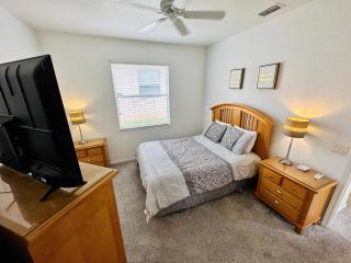 6 Bed Pool Home On Golf Community 208 - 1