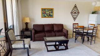 Spacious Waikiki Banyan Condo with Ample Sleeping, Walk to Beach, Great Views and Free Parking (22201) - Honolulu - 7