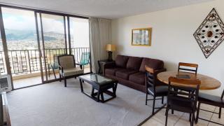 Spacious Waikiki Banyan Condo with Ample Sleeping, Walk to Beach, Great Views and Free Parking (22201) - 6