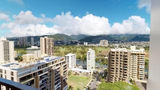 Spacious Waikiki Banyan Condo with Ample Sleeping, Walk to Beach, Great Views and Free Parking (22201) - Honolulu - 2