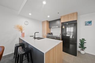 Sleek 2-Bed Apartment with Rooftop Garden Access - Belconnen - 1