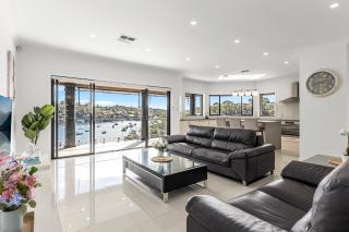 Family-Friendly House with Pool and BBQ Area - - 5