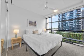 Spacious 2BRM Apartment on Fish Lane with Roof Pool - Brisbane - 8