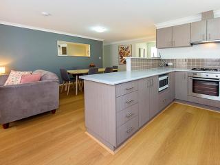 Salty Sands Cottage - Unit 25 Cape View Resort - Broadwater - 5