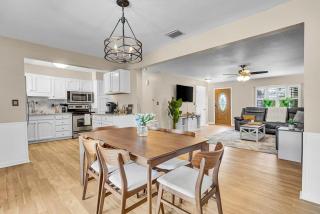 Four Bed Home with Pool Game Room Bar Near Beach - 7