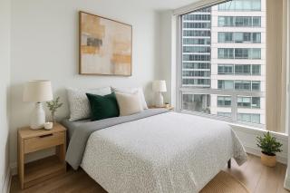 Sophisticated 2-Bedroom Home in Coal Harbour Perfect for Urban Living - Vancouver - 0