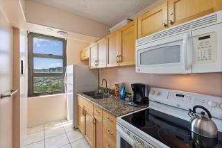 Sky-High Oceanview Escape at Waikiki Banyan with Free Parking (23214) - 7