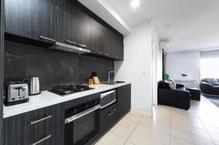 Central 2-Bedroom Apt with Parking in North Melbourne - Melbourne - 6