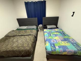 BUDGET SQUARE ONE-PEARSON ROOM- Free Wifi& Parking - Mississauga - 0