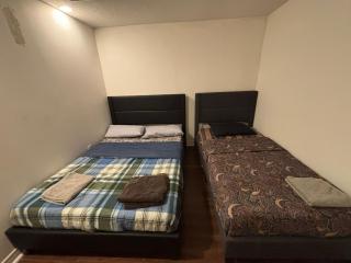 BUDGET SQUARE ONE-PEARSON ROOM- Free Wifi& Parking - Mississauga - 6