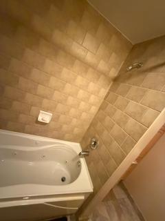 BUDGET SQUARE ONE-PEARSON ROOM- Free Wifi& Parking - Mississauga - 3