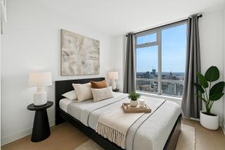 Ocean and Mountain Bliss Stunning 2-Bedroom Apartment with Dual Views - Vancouver - 7