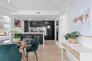 Stylish Fish Lane Apt with Roof Pool, Car Park and Gym - Brisbane - 3