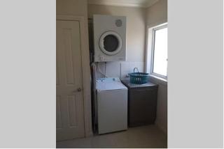 Lbarza Prime CBD 2BR Townhouse near lake and restaurants - 3