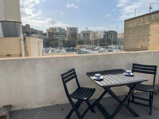 Bohemian suite penthouse close to Sliema and Valletta - Msida - 0