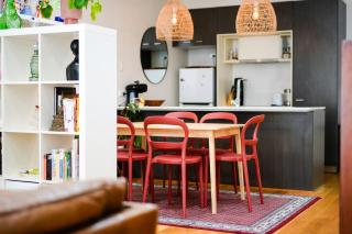 Heart of Collingwood spacious Apt with Parking - 9