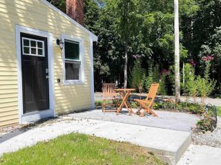 NEW - Mins to Manchester - Nashua - Queen Bed - 0