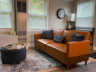 NEW - Mins to Manchester - Nashua - Queen Bed - 8