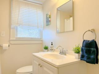NEW - Mins to Concord/ Nashua - Fenced Backyard - - 5