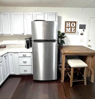 NEW - Mins to Hospitals - Manchester - Derry - Nashua - Concord - Queen Bed - 8