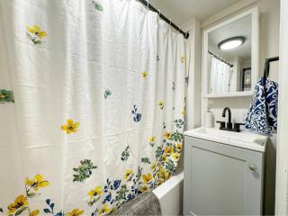 NEW - Mins to Manchester - Concord - River Views - 0