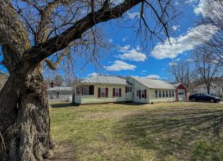 NEW - Mins to DHMC/ Hanover- House - Pet Friendly - 9
