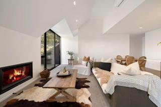 Contemporary 4 Bedroom House with Stunning View - Queenstown - 9