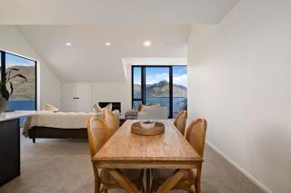 Contemporary 4 Bedroom House with Stunning View - Queenstown - 6