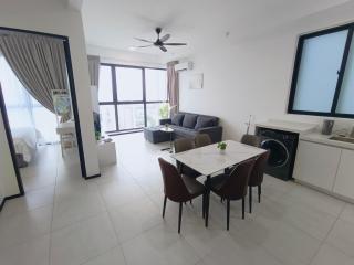 Infinity Pool, Urban Suites, Georgetown, 2 Car Parks by Star Home - George Town - 4