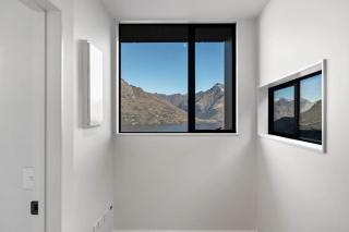Contemporary 3 Bedroom House with Stunning View - Queenstown - 3