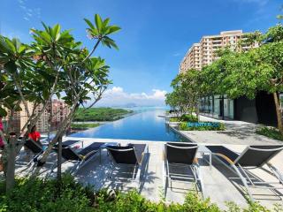 Infinity Pool, Urban Suites, Georgetown, 2 Car Parks by Star Home - George Town - 9