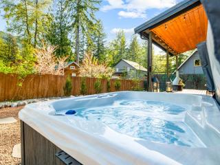 Designer Mt Rainier Stay Hot Tub Fire Pit - 6