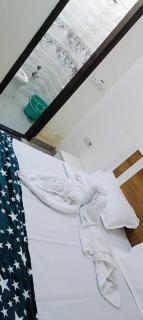 Hotel Happy Stay - Jāmb - 3