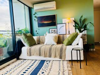 Stunning Views in central South Yarra - 9