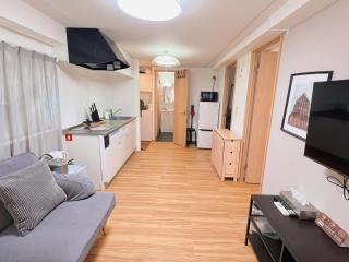 Walking distance to Sunshine, families are welcome and easy to live in - 3