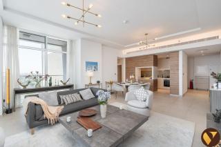 Vogue at Banyan Tree Residences - Luxury 2 Bedroom Apartment with Stunning Views and Balcony, Hillside Dubai - 3