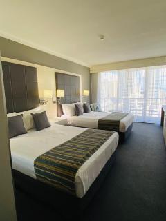 Sea View Hotel Room Heart of Surfers Paradise - Gold Coast - 7