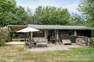 Experience The Simple Life In A Retro Wooden House - Højby - 9