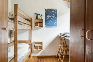 Experience The Simple Life In A Retro Wooden House - Højby - 2