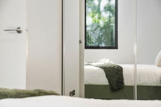 Stylish and Bright Apt with Balcony and WiFi! - Melbourne - 4
