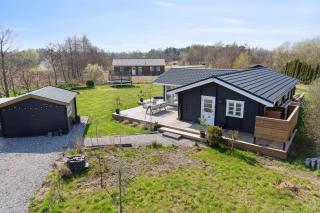 Cozy Wooden Cottage With A Great Terrace - Marielyst - 8
