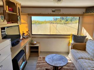 Nefeli's Dollhouse Caravan 3 minutes from Geroskipou Beach - Yeroskipou - 3