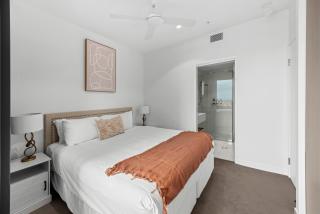 Queens Wharf - Luxe 1BR with Stunning Views and Pool - Brisbane - 5