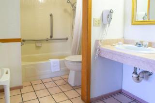 Days Inn by Wyndham Clinton - Clinton - 4