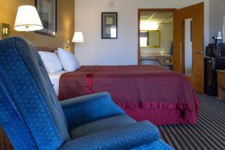 Days Inn by Wyndham Clinton - Clinton - 2